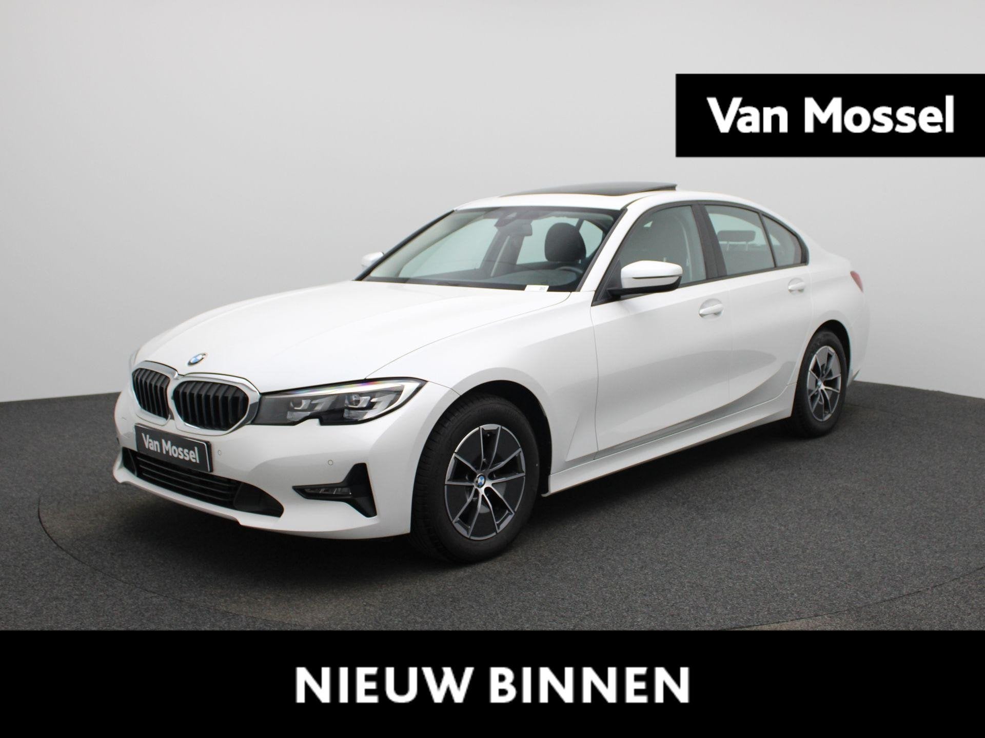 BMW 3-serie 318i Executive | SCHUIFDAK | NAVIGATIE | PARKEER, Auto's, Gebruikt, Euro 6, 1465 kg, Wit