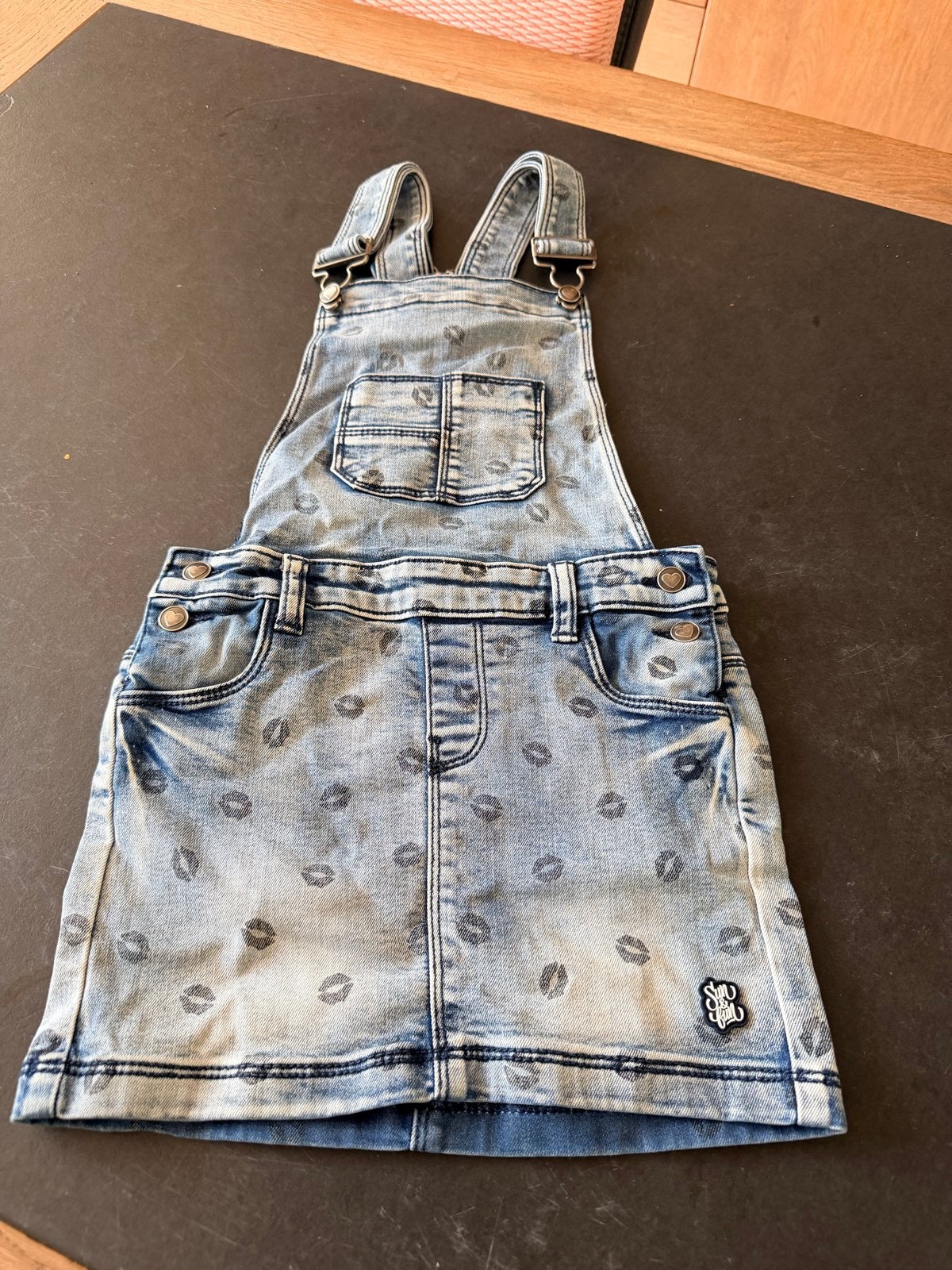 Meisjes spijkerrok met bretels - Maat 122/128, Kinderen en Baby's, Ophalen of Verzenden, Gebruikt, Meisje, Jurk of Rok
