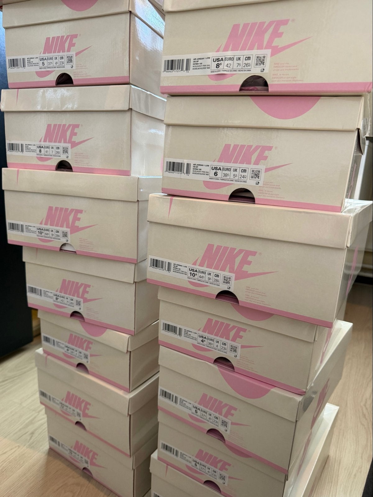 Jordan 1 travis scott tropical 40.5/41/42/43/44/44.5/46, Kleding | Dames, Schoenen, Wit, Nieuw, Ophalen of Verzenden, Sneakers of Gympen