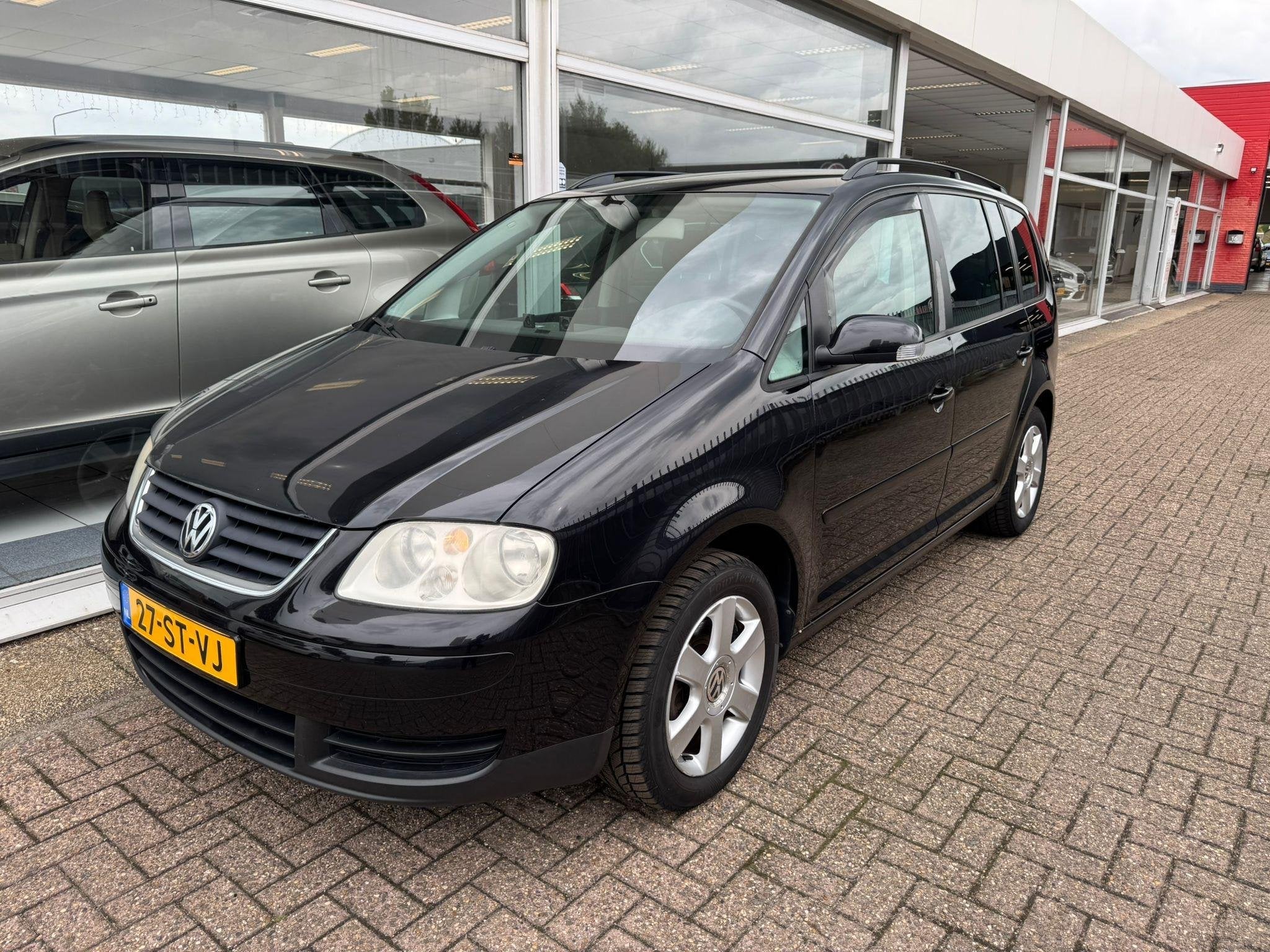 Volkswagen Touran 2.0-16V FSI Business | 7- persoons | 1e ei, Auto's, Voorwielaandrijving, Gebruikt, Zwart, 7 stoelen