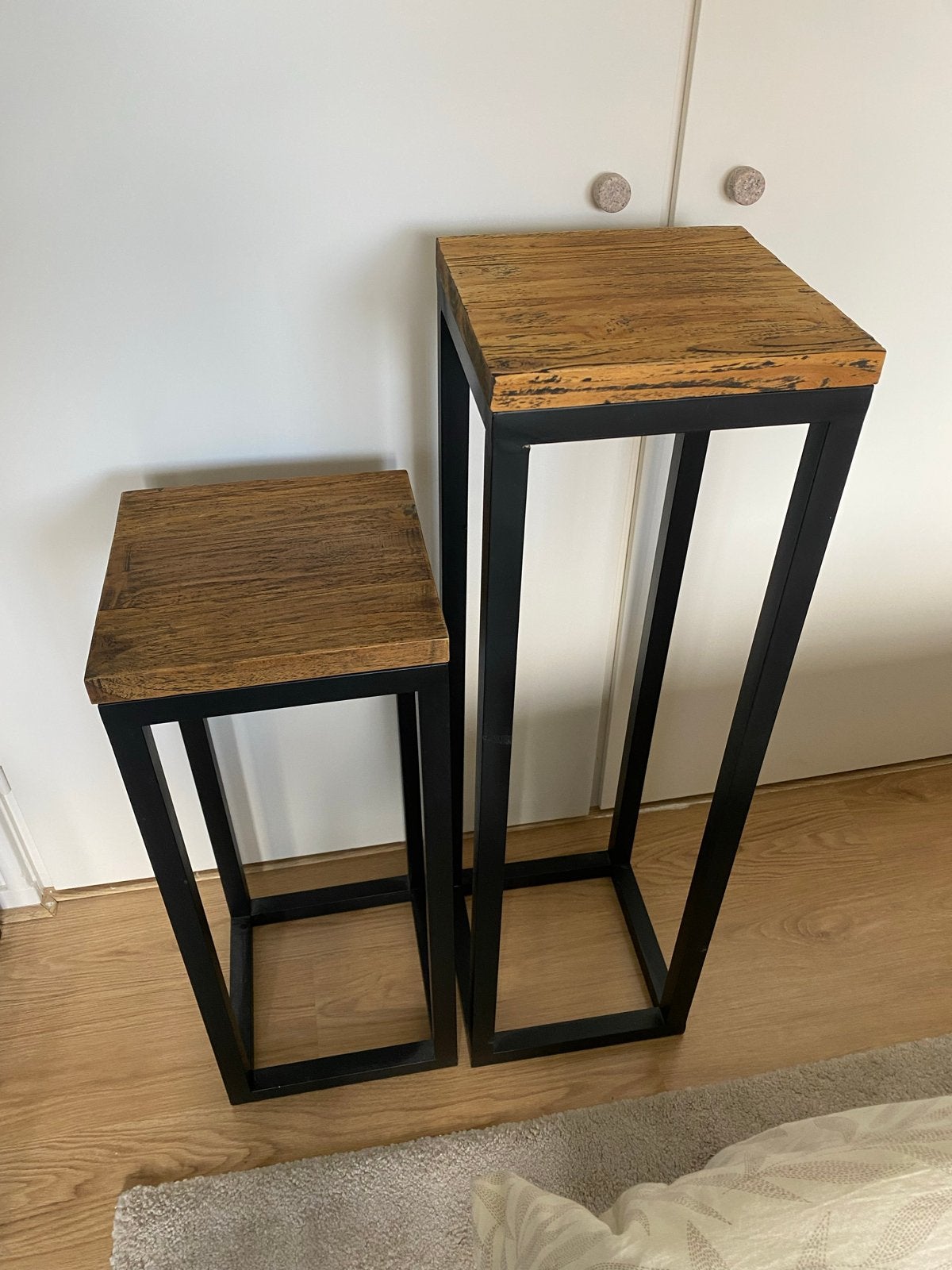 Set van 2 Plantentafels Zwart Metaal met Houten Bovenblad, Ophalen, Minder dan 55 cm, Gebruikt, Vierkant