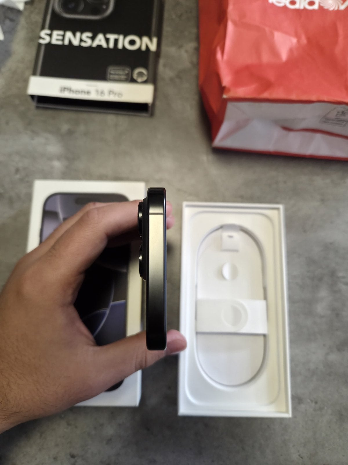 Apple iPhone 16 Pro 128GB Zwart Incl Bon Hoesje Doos, Telecommunicatie, IPhone 16 Pro, 128 GB, Zwart, Ophalen of Verzenden