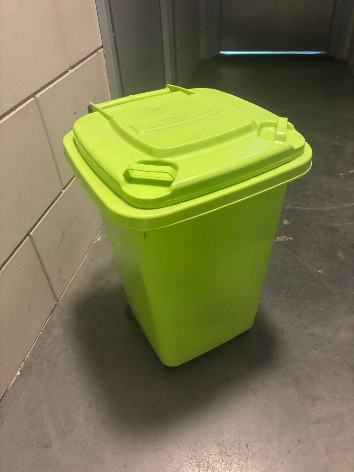 container met wielen groen voor bv speelgoed, 70 cm hoog, Ophalen, Gebruikt