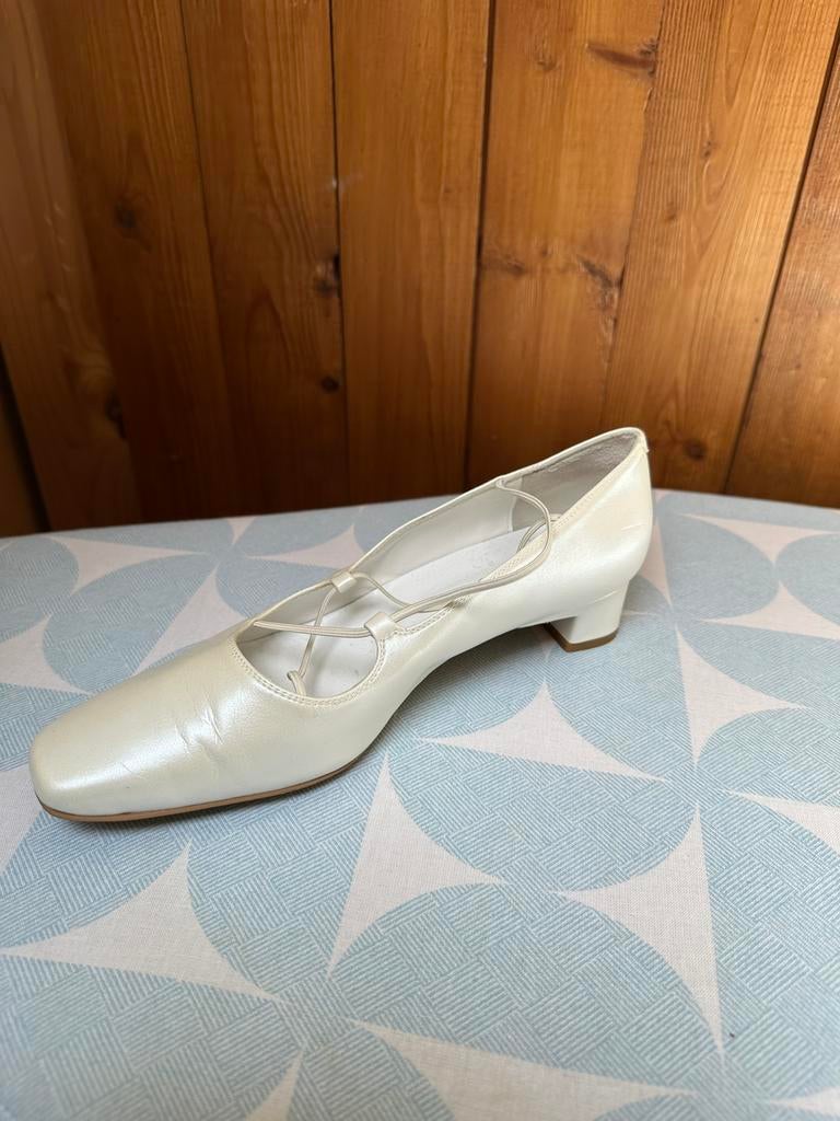 Schoenen parelmoer, Ophalen of Verzenden, Zo goed als nieuw, Beige, Schoenen