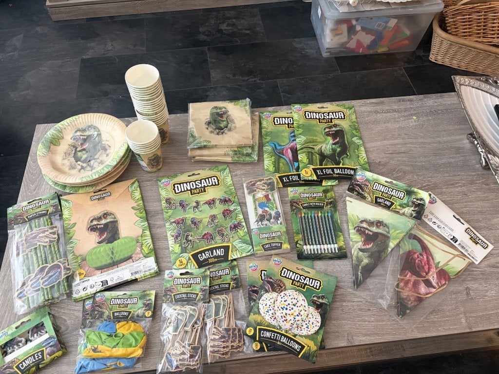 Dinosaur Party artikelen Nieuw 223 Stuks, Ophalen of Verzenden, Nieuw, Feestartikel, Overige