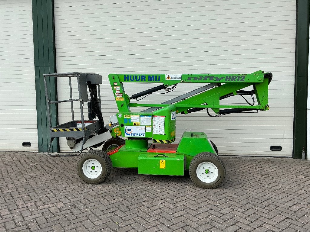 Knikarmhoogwerker Nifty Niftylift hr 12nde, Ophalen