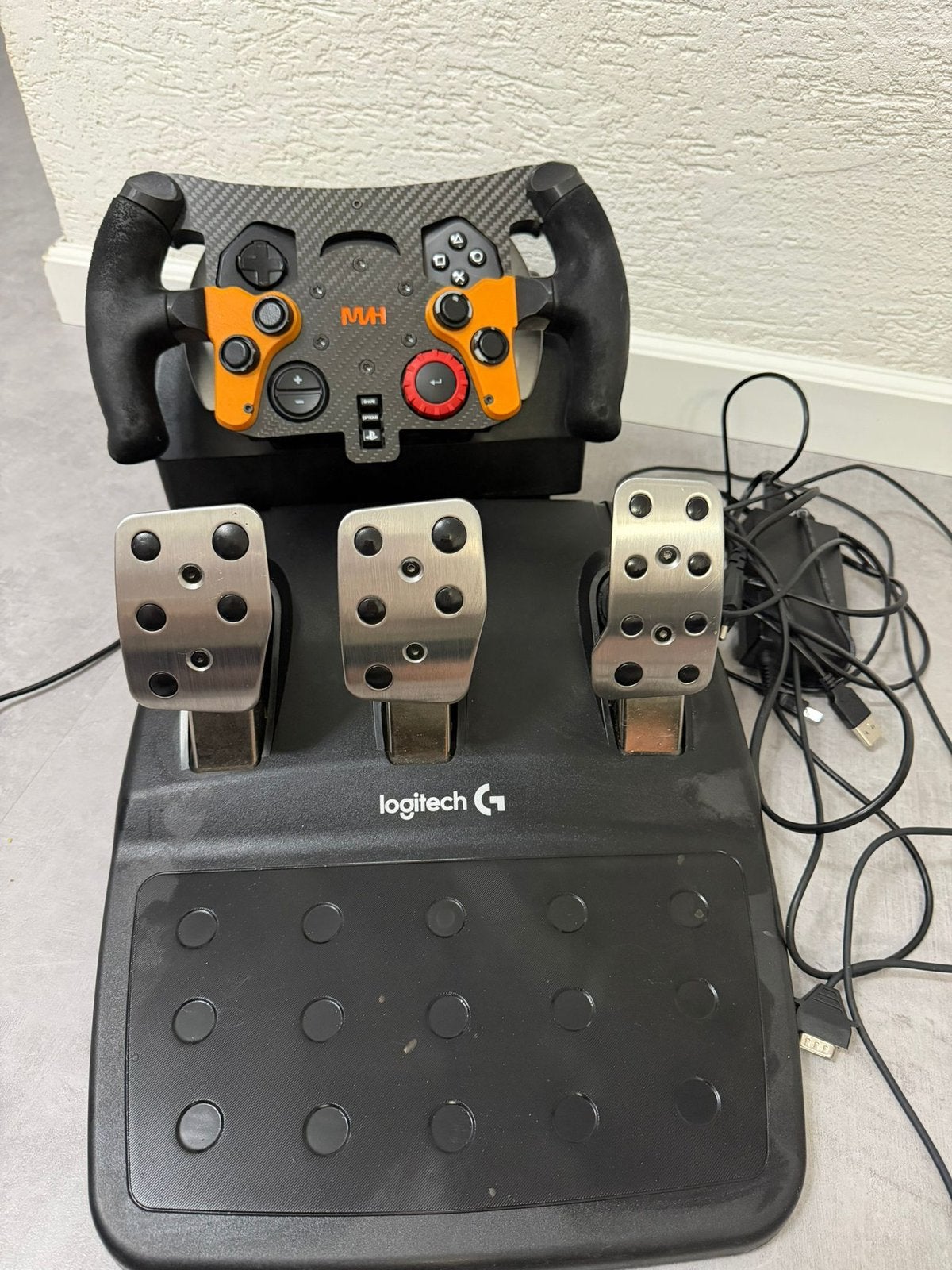 Logitech G29 Stuur en pedalen, Spelcomputers en Games, Ophalen of Verzenden, Zo goed als nieuw, Stuurtje of Sportattribuut, Xbox Series X