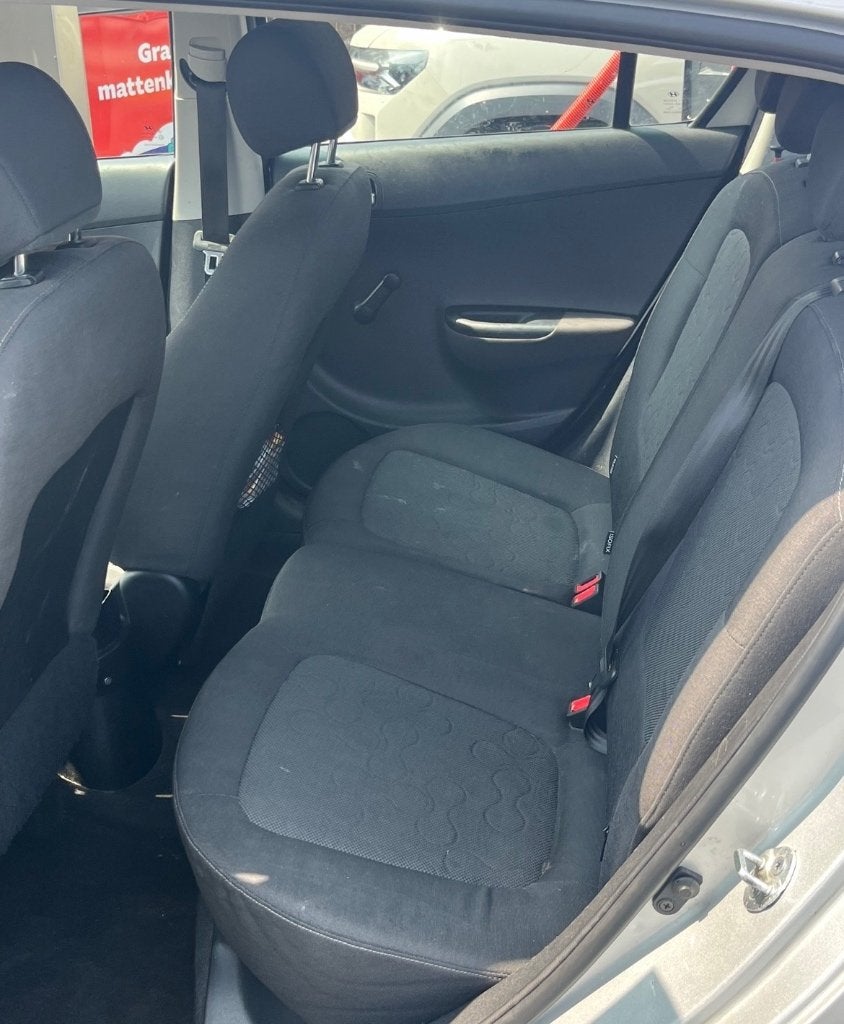 Hyundai i20 1.2 5-DRS 2011 Grijs, 4 cilinders, Origineel Nederlands, Handgeschakeld, Zilver of Grijs