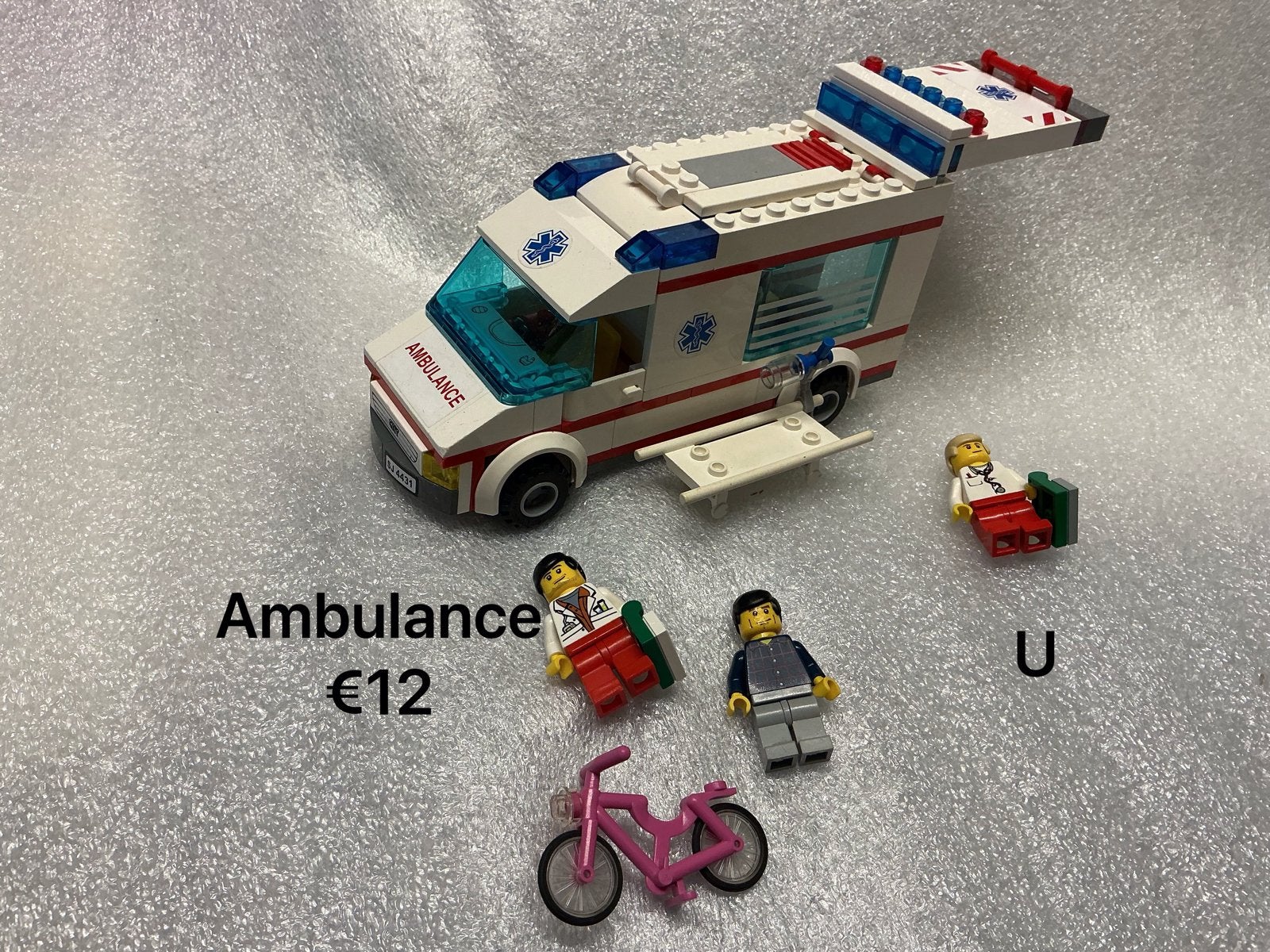 Lego Ambulance met poppetjes en fiets, Ophalen of Verzenden, Gebruikt, Overige merken