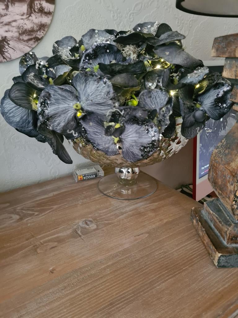 Mooie schaal met kunst bloemen, Huis en Inrichting, Woonaccessoires | Kransen, Ophalen of Verzenden, Nieuw