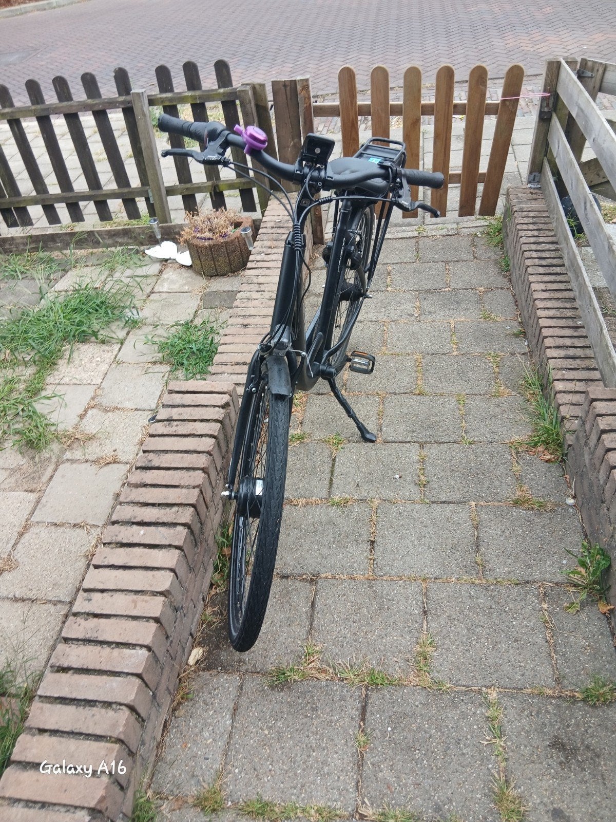 Zwarte elektrische fiets met lage instap, Fietsen en Brommers, Fietsen | Dames | Damesfietsen, Overige merken, Velgrem, Ophalen of Verzenden