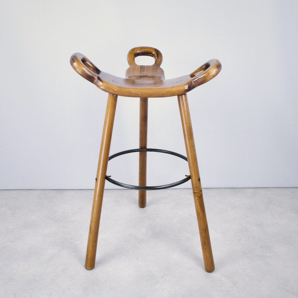 barkruk Marbella Sergio Rodrigues Spaans hout 70s, Huis en Inrichting, Barkrukken, Gebruikt, -, -, 60 tot 90 cm