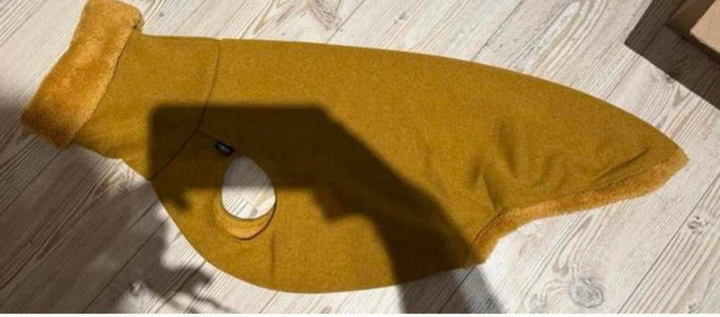 Nieuwe winter hondentrui okergeel L2 teddy, Ophalen, Nieuw, Hondentrui