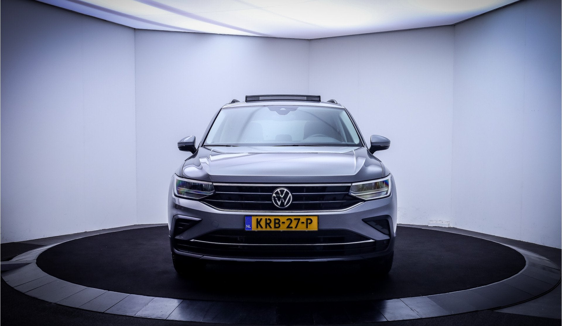 Volkswagen Tiguan 1.5 TSI Dsg LIFE Business PANO | FULL LED, Zwart, 4 cilinders, 150 pk, Alcantara