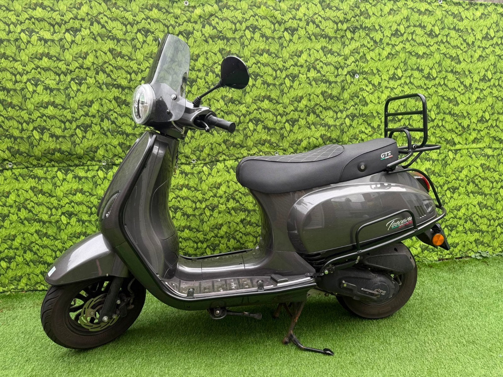 Toscana 50cc Scooter - Bouwjaar 2022, Fietsen en Brommers, Ophalen, Zo goed als nieuw, Benzine