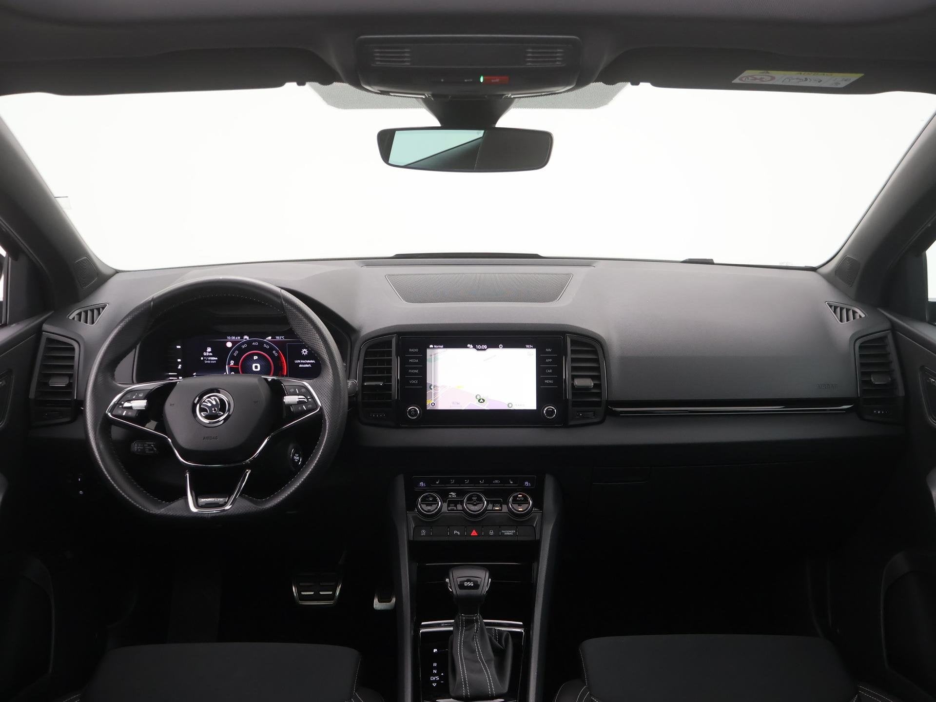 Skoda Karoq 1.5 TSI ACT Sportline Business PANODAK|BLIS|ACC|, Auto's, Stof, 4 cilinders, 150 pk, Zwart