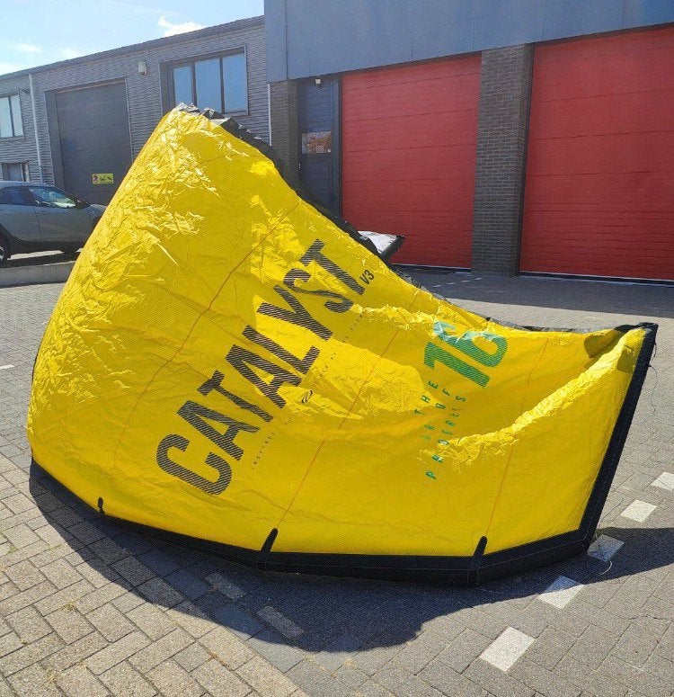 gezocht kitesurf kites met schade, Watersport en Boten, Kitesurfen, Geen board, Ophalen of Verzenden, Gebruikt, Kite