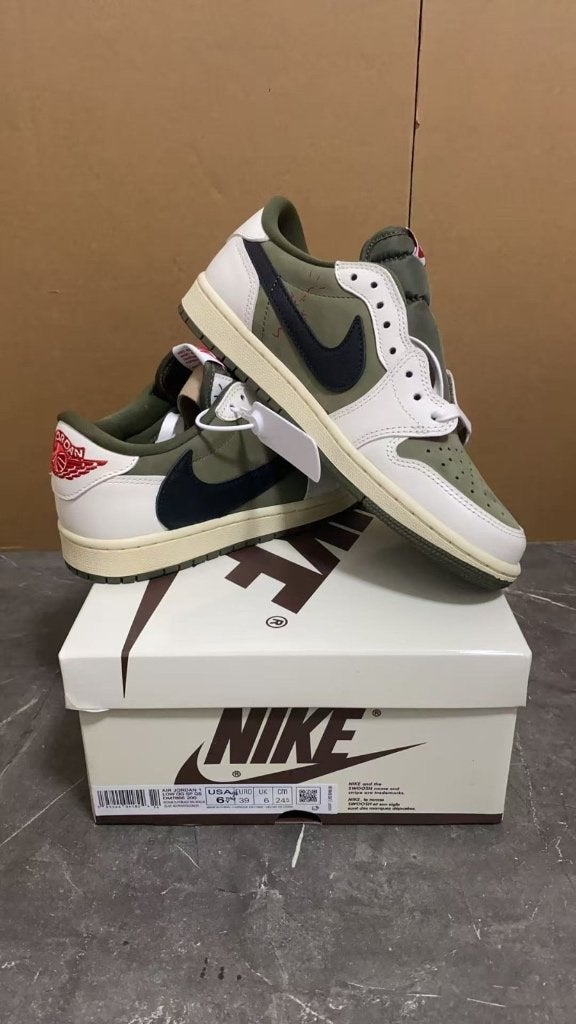 Nike Travis scott - Nieuw in doos ALLE MATEN, Kleding | Heren, Schoenen, Overige kleuren, Nike, Nieuw, Ophalen of Verzenden