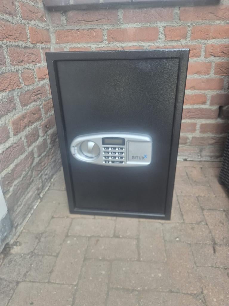 Bituxx Kluis met Elektronisch Cijferslot en Noodsleutel, Ophalen, Zo goed als nieuw, Brandkast
