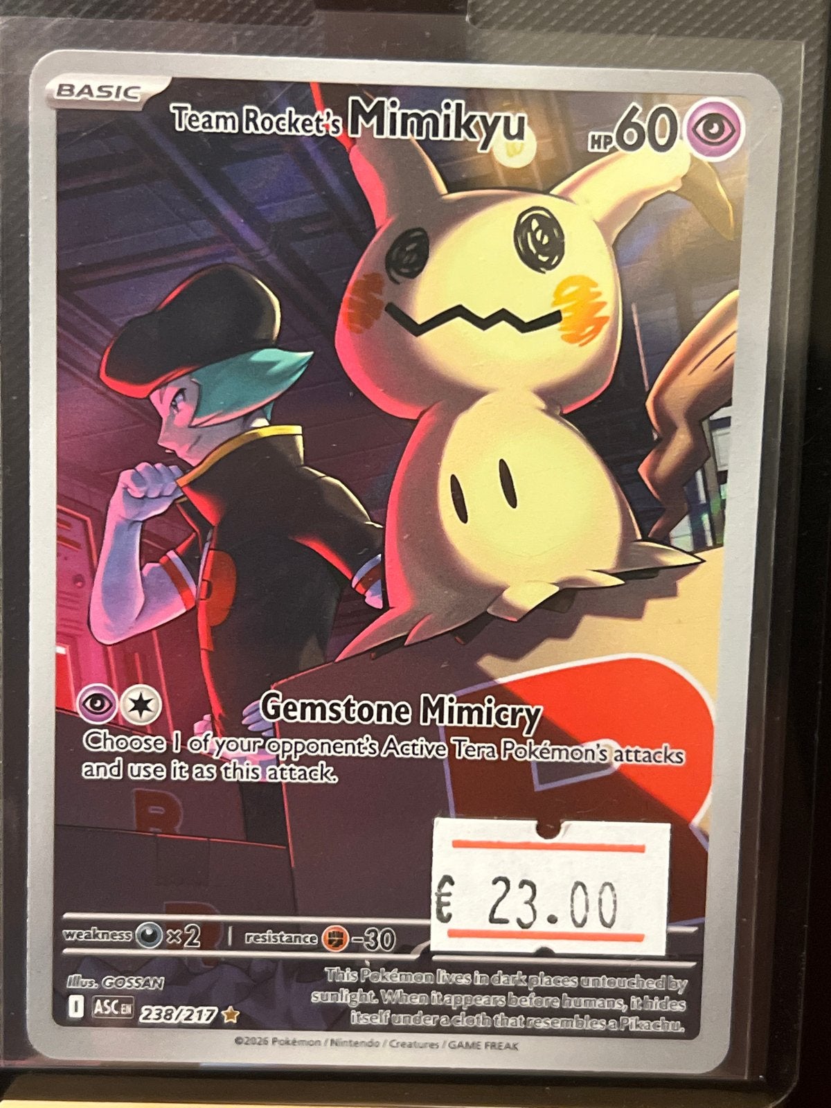Team Rocket's Mimikyu Pokémon Kaart - Zeldzaam, Hobby en Vrije tijd, Ophalen of Verzenden, Zo goed als nieuw, Losse kaart