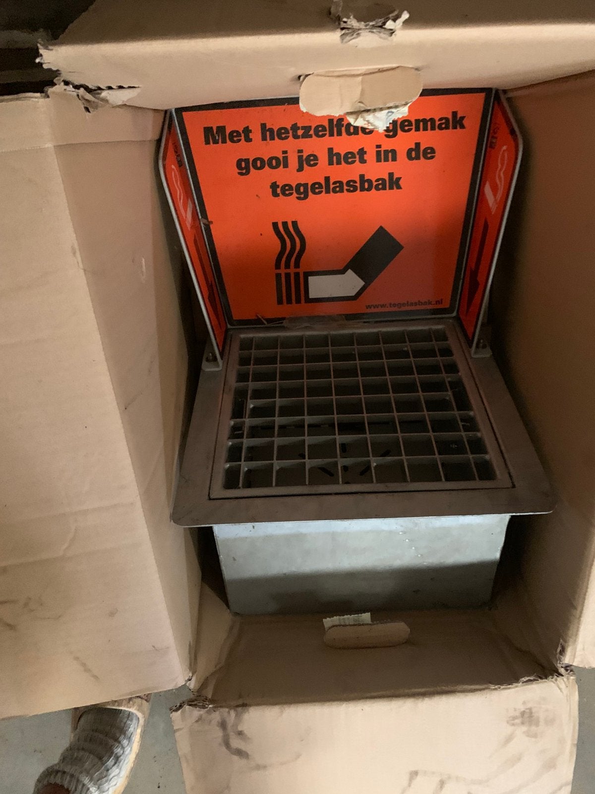 Tegelasbak, Ophalen, Nieuw