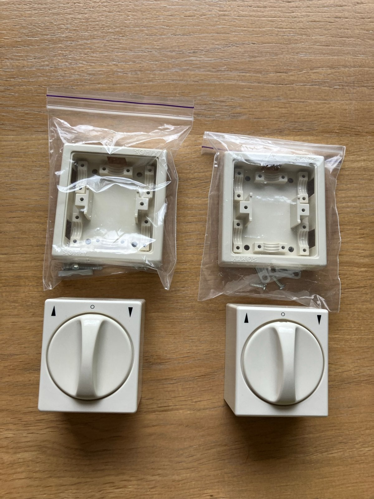 2x rolluik/zonnescherm schakelaars (Opbouw), Doe-het-zelf en Verbouw, Ophalen of Verzenden, Zo goed als nieuw, Schakelaar