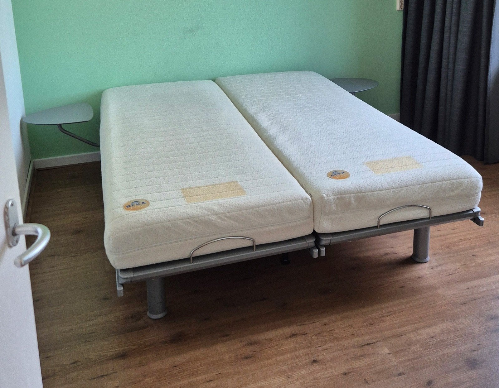Tweepersoons bed +matrassen (Avek, elektrisch verstelbaar), Ophalen, Tweepersoons, 180 cm, 200 cm
