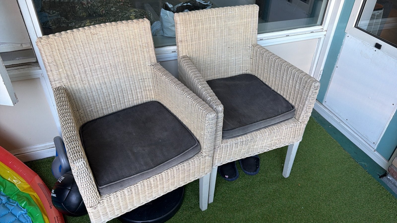 Twee rieten stoelen met kussens, Huis en Inrichting, Stoelen, Ophalen, Gebruikt, Twee, Overige kleuren