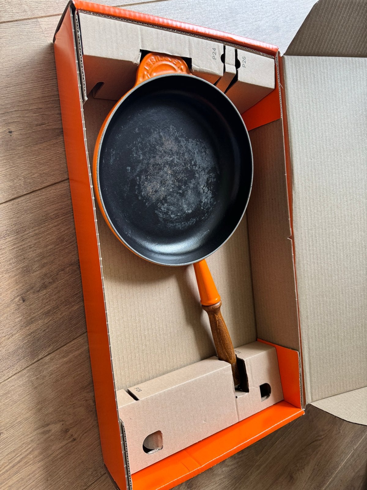 Le Creuset Koekenpan - Oranje - Gebruikt, Huis en Inrichting, Keuken | Potten en Pannen, Koekenpan, Gebruikt, Krasbestendig, Gietijzer