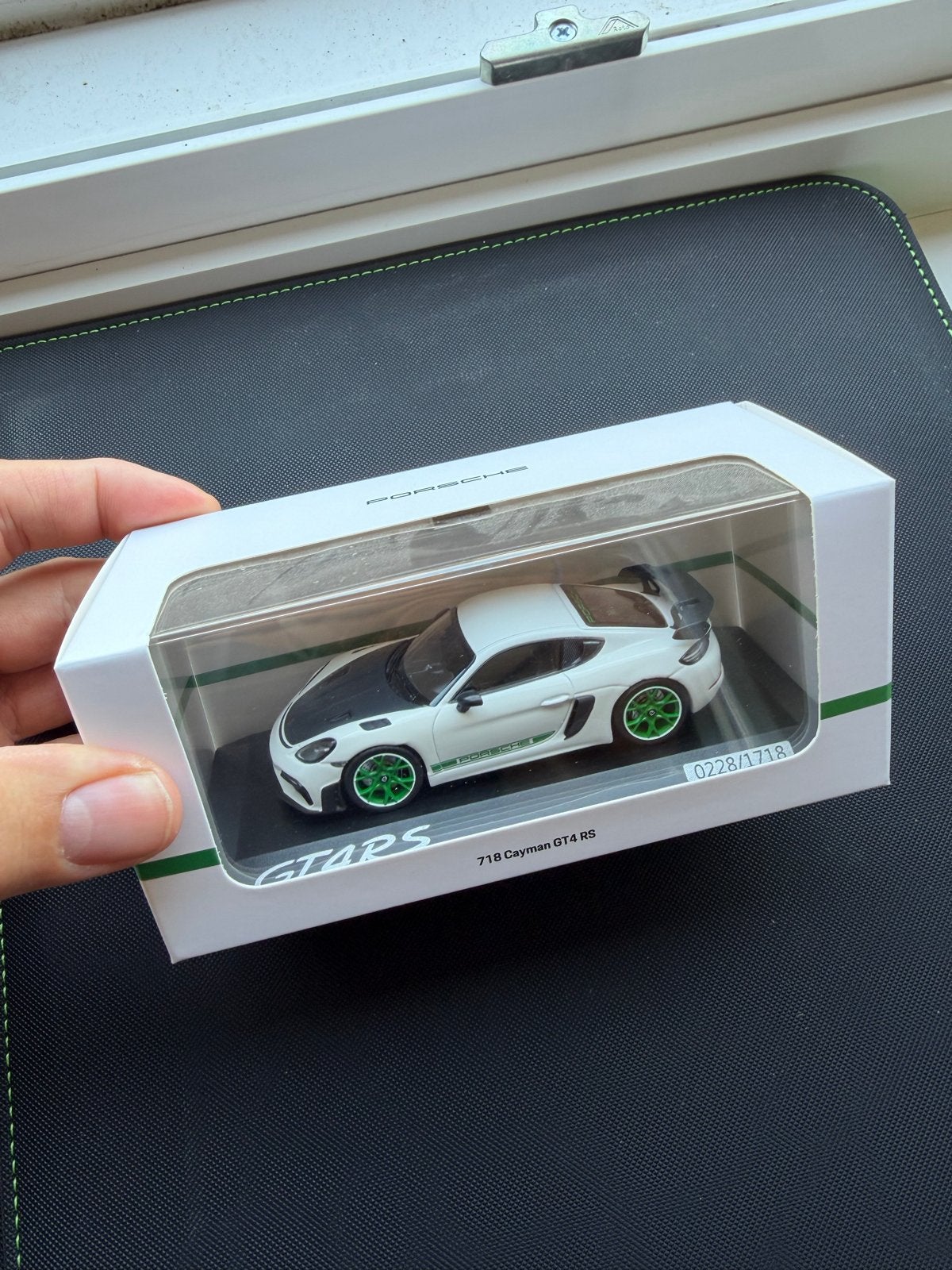 Porsche 718 Cayman GT4 RS 1:43 Limited Edition 0228/1718, Hobby en Vrije tijd, Modelauto's | 1:43, Ophalen of Verzenden, Nieuw