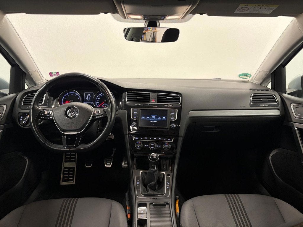 Volkswagen Golf 1.2 TSI Connected Series*Stoelverwarming*Cru, Voorwielaandrijving, Gebruikt, Euro 6, 4 cilinders
