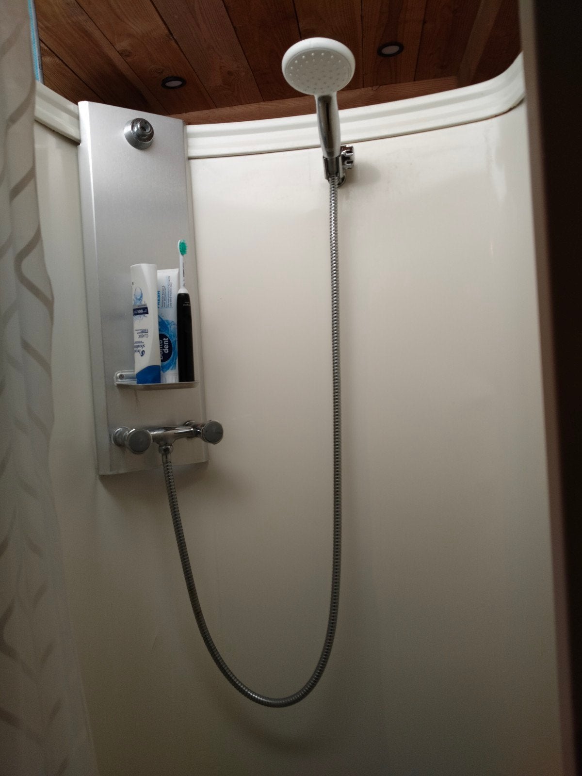 nood douche (huren €25 of kopen €300), Huis en Inrichting, Badkamer | Complete badkamers, Ophalen