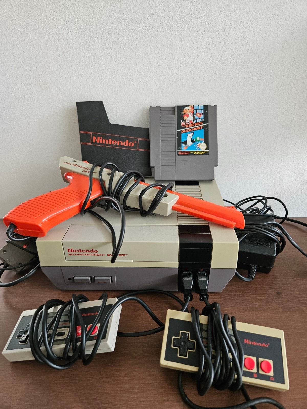 Nintendo NES (8-bit),Controllers, Zapper, mario & Duck Hunt, Spelcomputers en Games, Ophalen of Verzenden, Gebruikt, Met 2 controllers