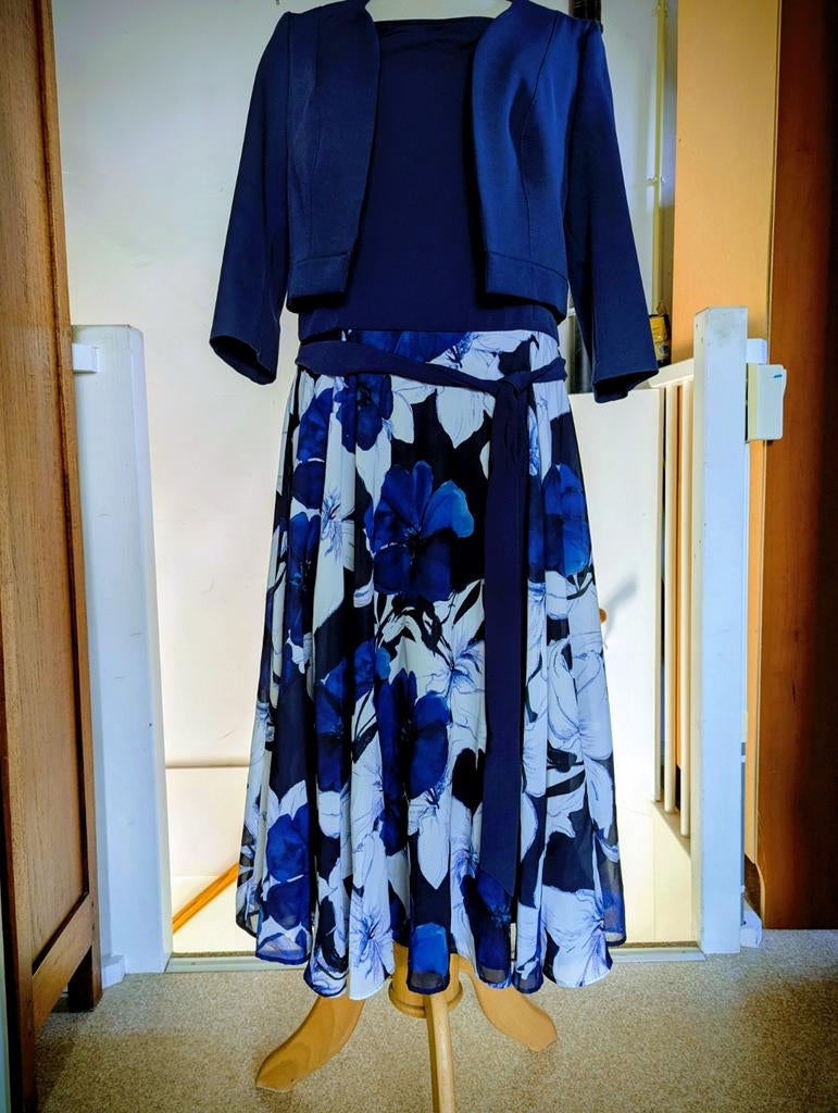 Cocktailjurk van Vera Mont, Ophalen of Verzenden, Zo goed als nieuw, Maat 38/40 (M), Knielengte