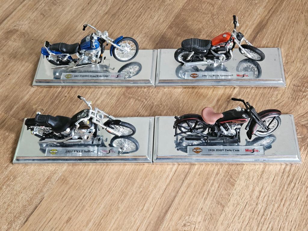 Harley Davidson 4 sztuks Maisto  modelmotoren 1:12 Z.G.A.N, Ophalen of Verzenden, Zo goed als nieuw, 1:9 t/m 1:12, Motor