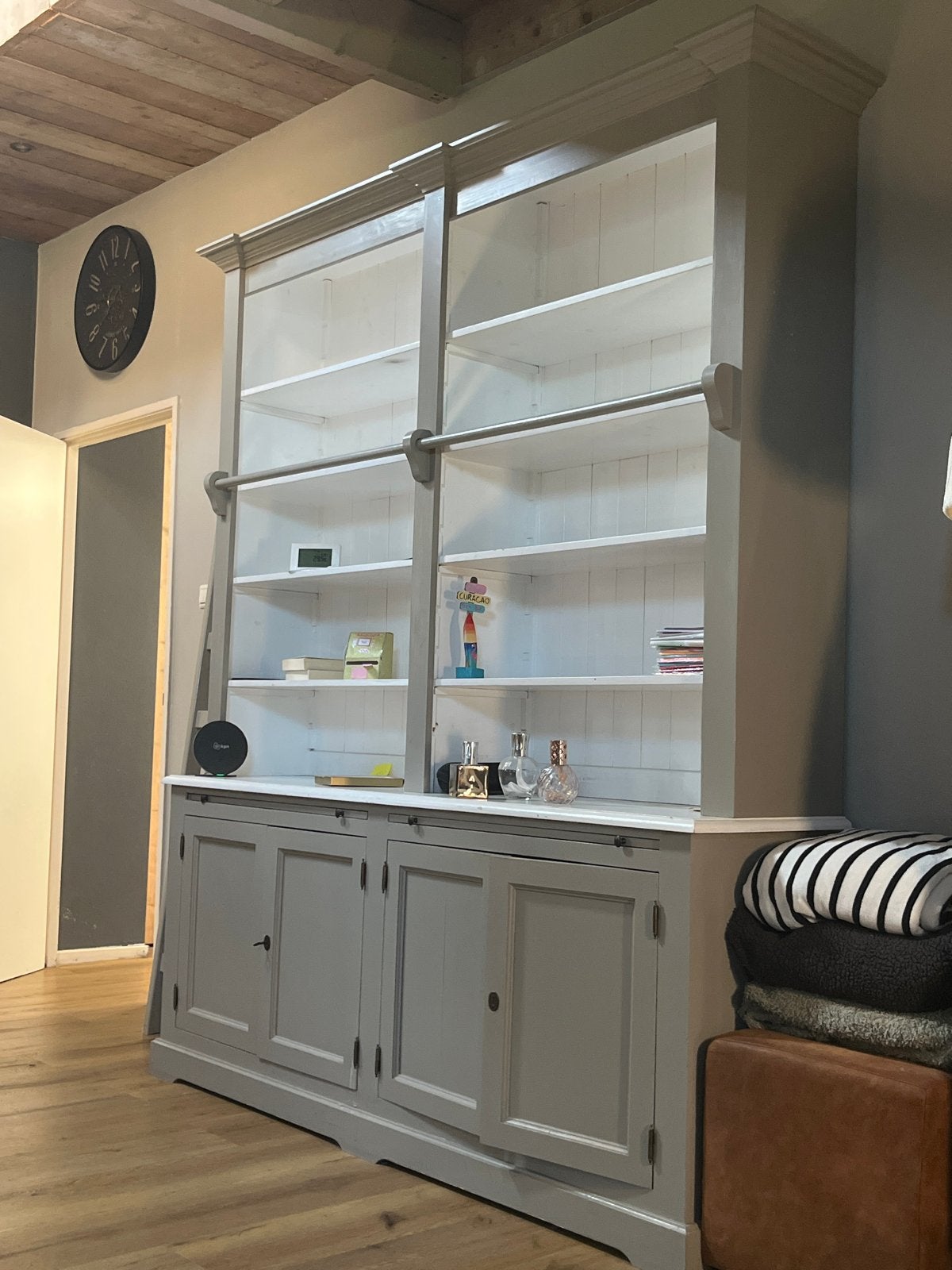 Landelijke kast taupe/greige - 200x240x50 cm, Huis en Inrichting, Kasten | Boekenkasten, Gebruikt, 200 cm of meer, 50 tot 75 cm