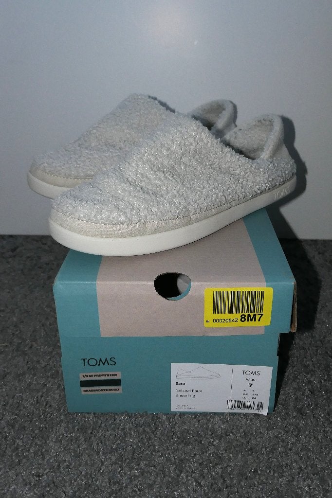 Pantoffels crème met buitenzool | 37,5 | Toms, Beige, Ophalen of Verzenden, Zo goed als nieuw, Toms