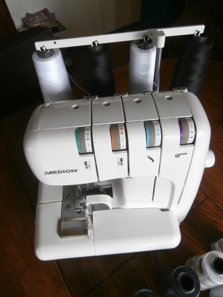 Medion lockmachine, Hobby en Vrije tijd, Ophalen, Zo goed als nieuw, Naaimachine, Overige merken