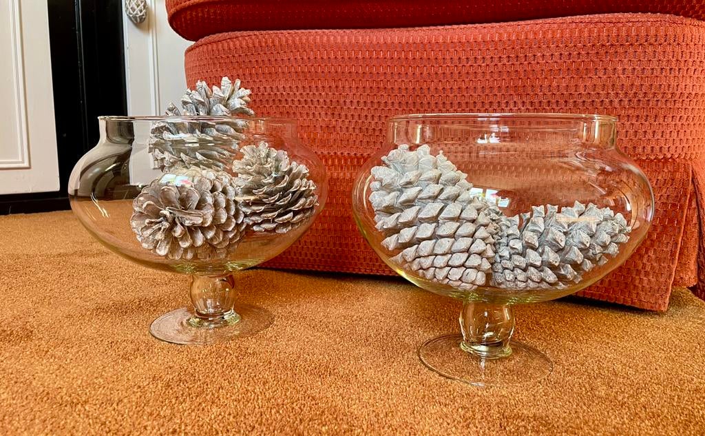 2 grote glazen vazen op voet, 1 met stolp, Ophalen, Overige kleuren, Minder dan 50 cm, Glas