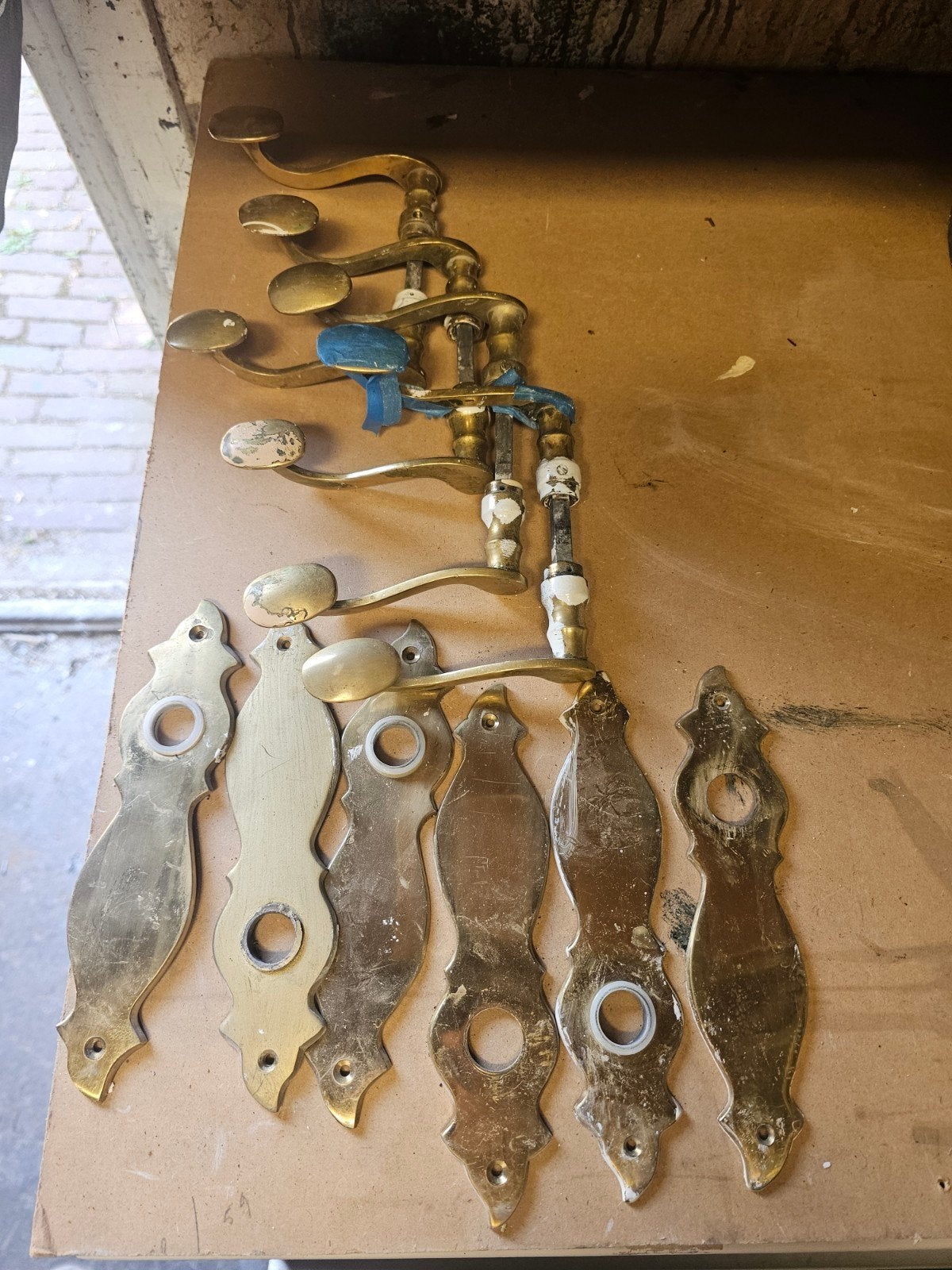 Set van messing deurklinken en schilden, Ophalen of Verzenden, Gebruikt, Koper of Messing, Klink of Kruk