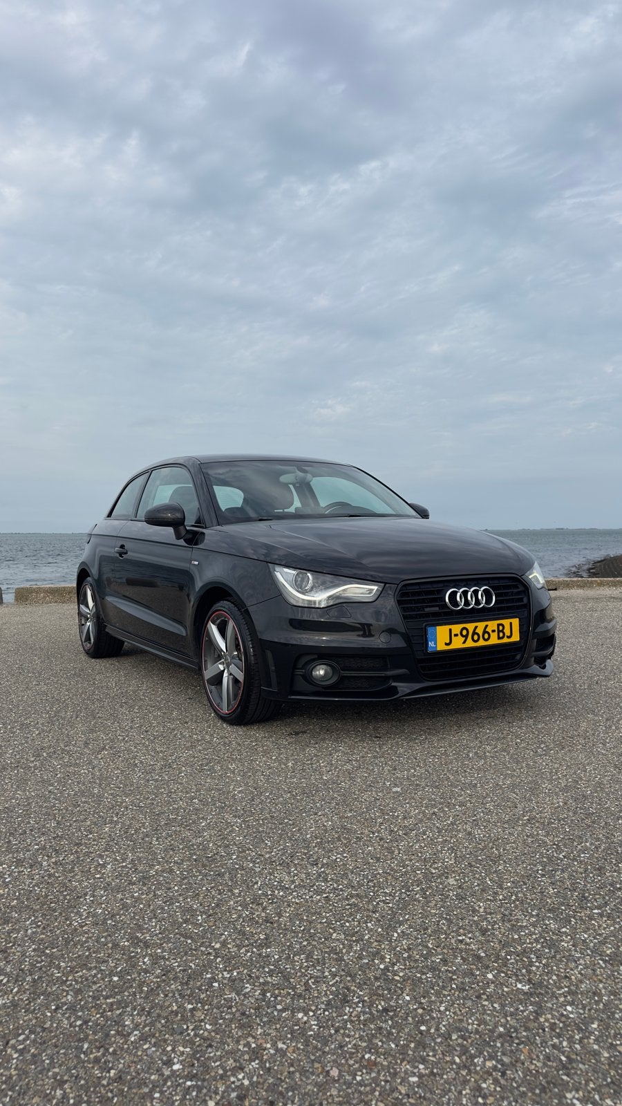 Audi A1 1.2 TFSI S-Line 85pk 2013 Zwart APK NIEUW, Voorwielaandrijving, Stof, 4 cilinders, Zwart