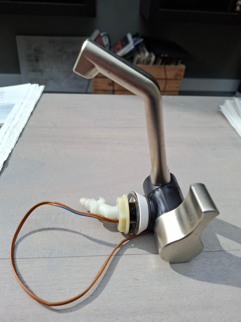 Waterkraantje 12 volt voor caravan, Ophalen of Verzenden