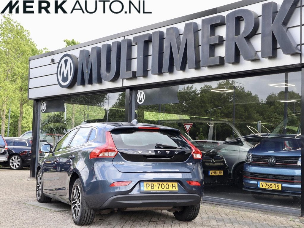 Volvo V40 1.5 T2 Inscription Aut. Leder,Panodak, Standkachel, 4 cilinders, 700 kg, Blauw, 122 pk
