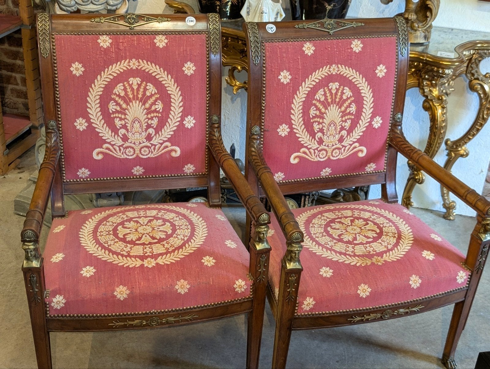 2 antieke mahoniehouten stoelen. €430, Ophalen