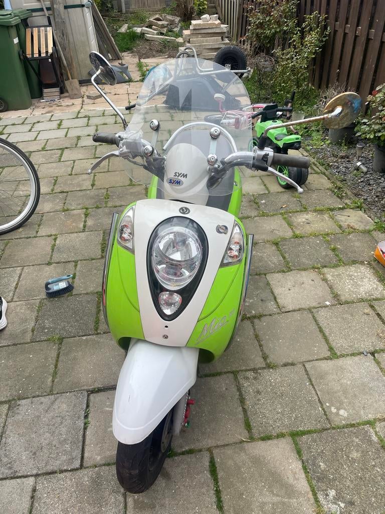 SYM Mio scooter groen/wit, Fietsen en Brommers, Scooters | SYM, Mio, Gebruikt, Maximaal 45 km/u, Ophalen of Verzenden