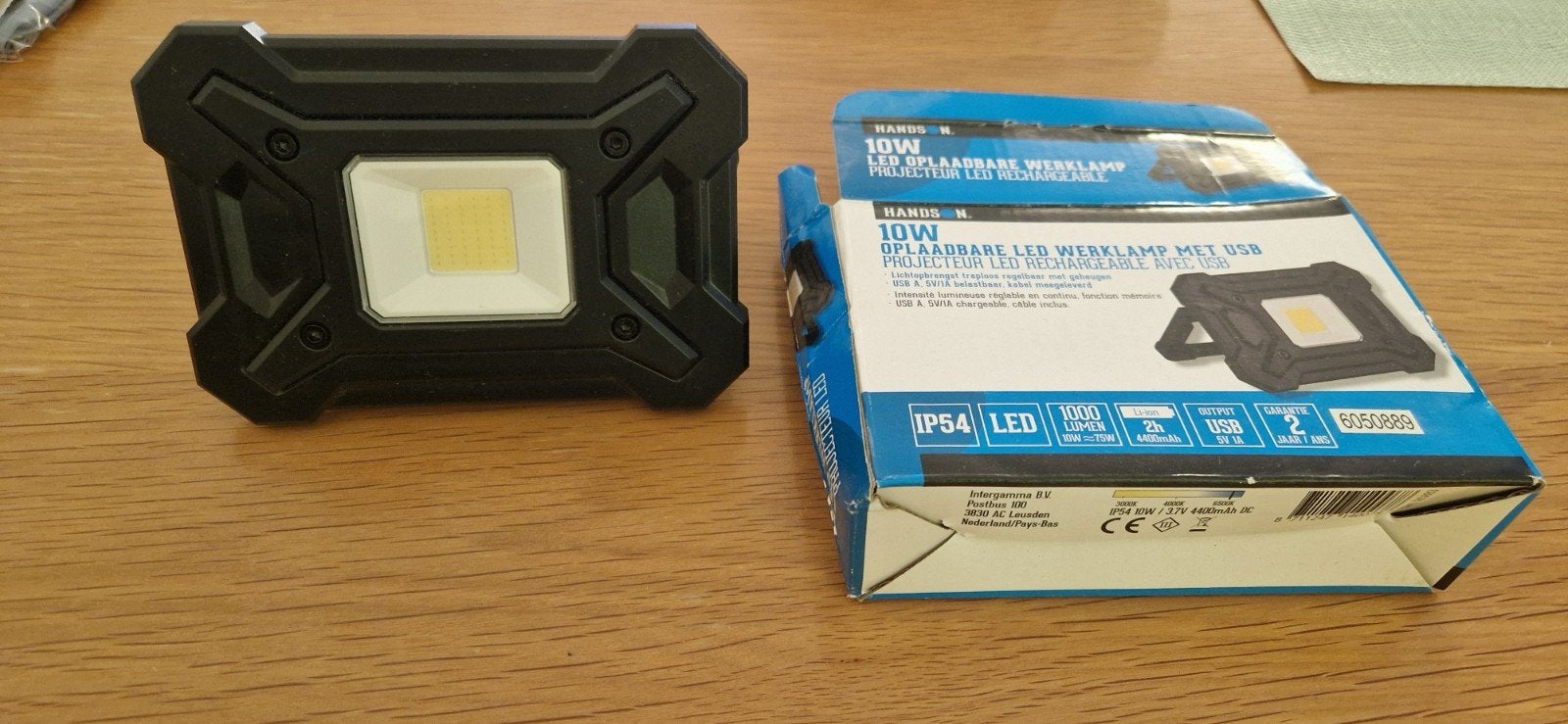 HandsOn 10W Oplaadbare LED Werklamp met USB, Doe-het-zelf en Verbouw, Ophalen of Verzenden, Nieuw, Minder dan 50 watt, Lamp met armatuur