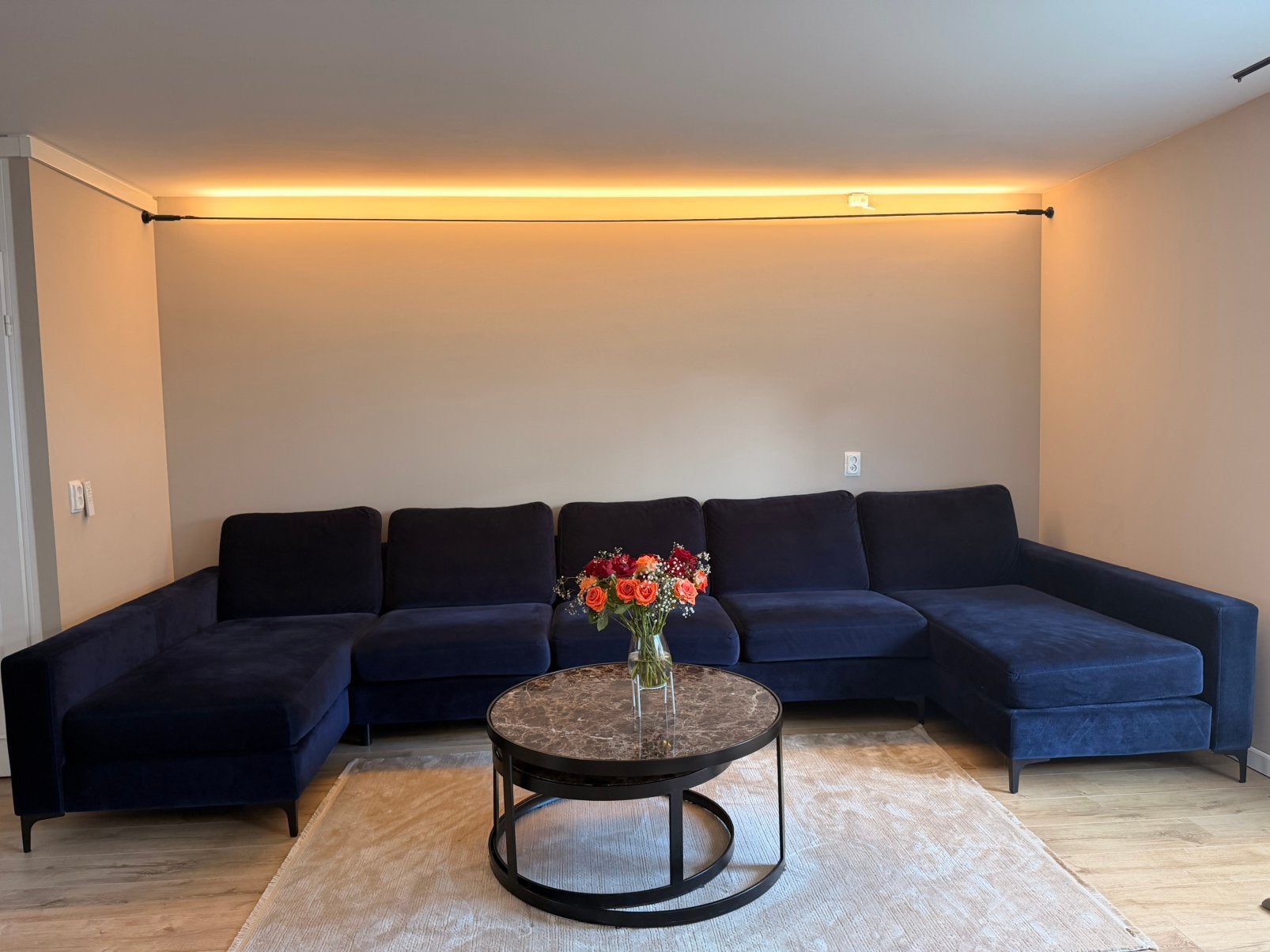 Grote Blauwe Velvet Loungebank – 4 Meter Breed, Ophalen, Gebruikt