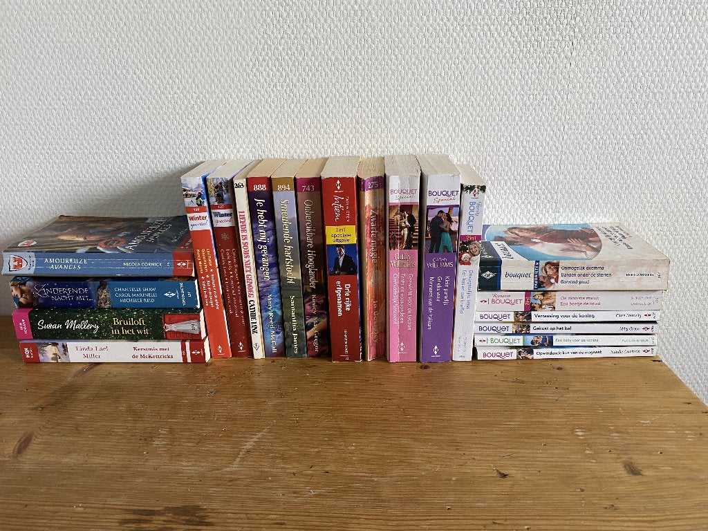 21 Romannetjes ( oa candlelight, bouquet ), Boeken, Ophalen of Verzenden, Gelezen