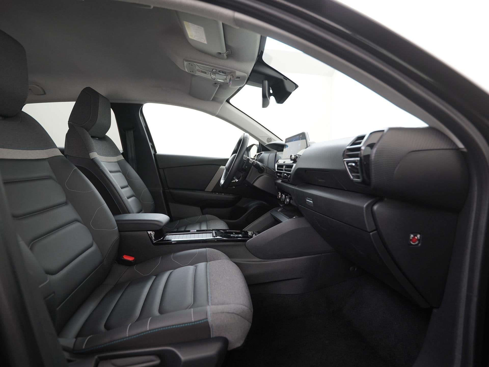 Citroen C4 1.2 Puretech Shine | Camera | Carplay | Head-up |, Auto's, Gebruikt, Euro 6, 1199 cc, Leder en Stof