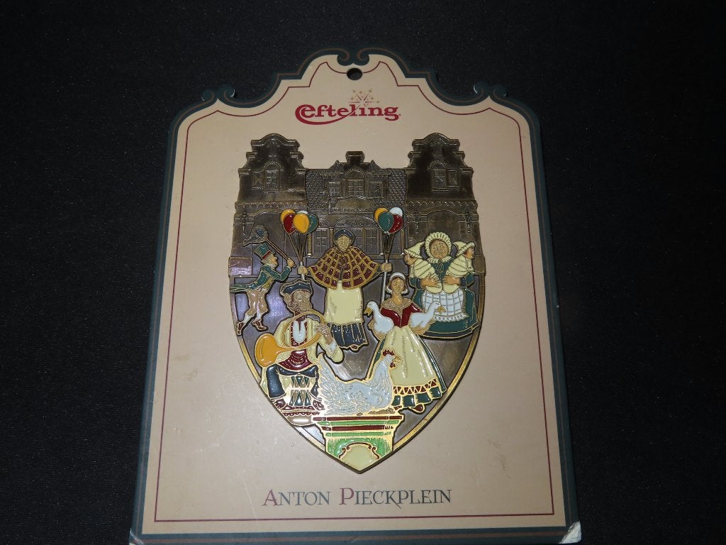 Efteling Jumbo pin Anton pieck plein., Verzamelen, Efteling, Nieuw, Button of Speldje, Ophalen